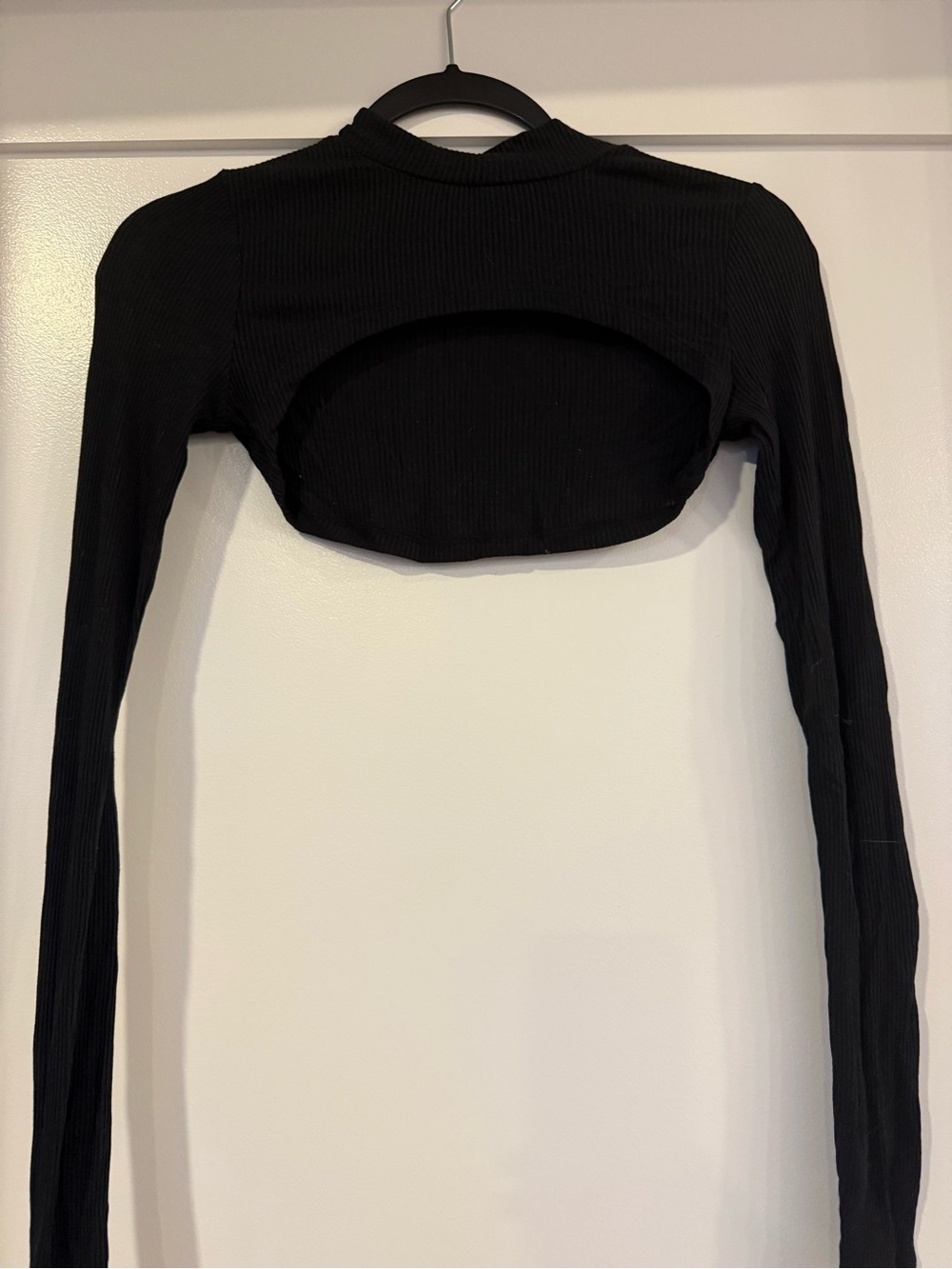 ALO Yoga Thrill Seeker Shrug - Picture 2 of 2